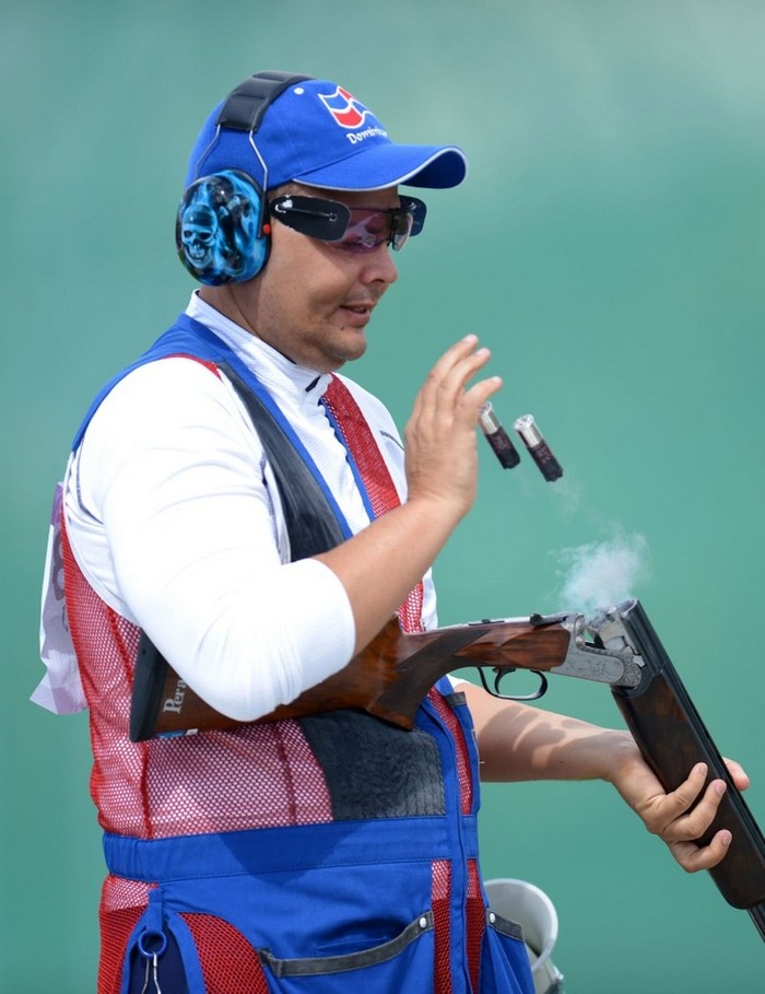 Sergio Pinero của Cộng hòa Dominican thi đấu môn bắn súng.